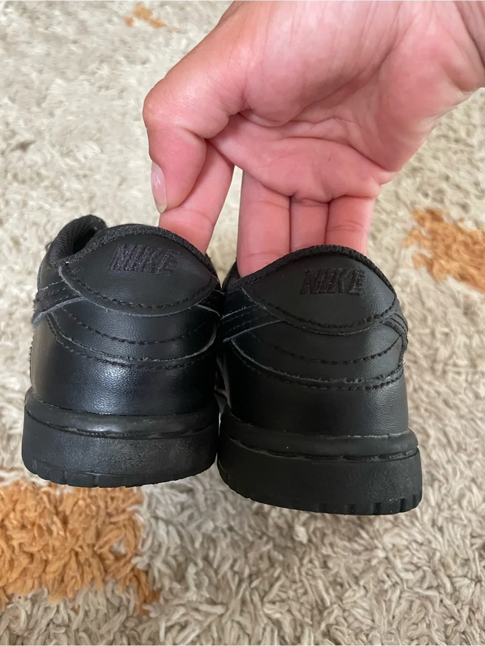 Nike low top black shoes 10c
